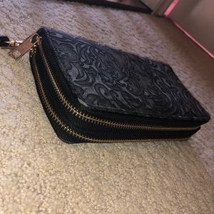 Large wristlet wallet